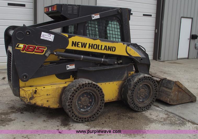 image for item C5938 2005 New Holland L185 skid steer