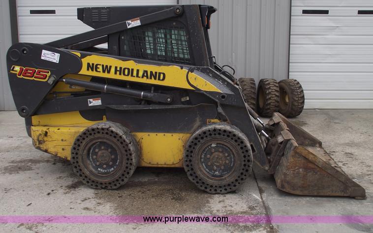image for item C5938 2005 New Holland L185 skid steer