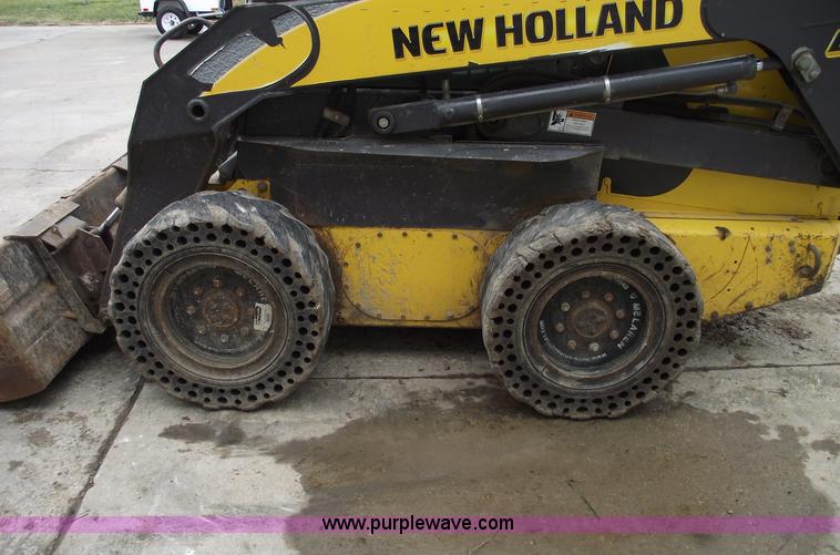 image for item C5938 2005 New Holland L185 skid steer