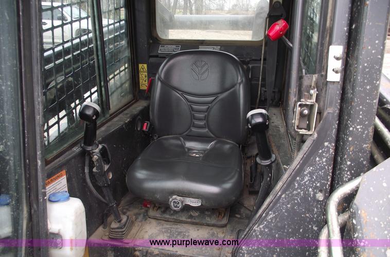 image for item C5938 2005 New Holland L185 skid steer