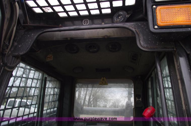 image for item C5938 2005 New Holland L185 skid steer