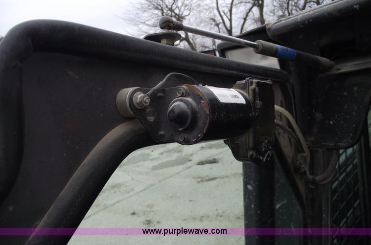 image for item C5938 2005 New Holland L185 skid steer