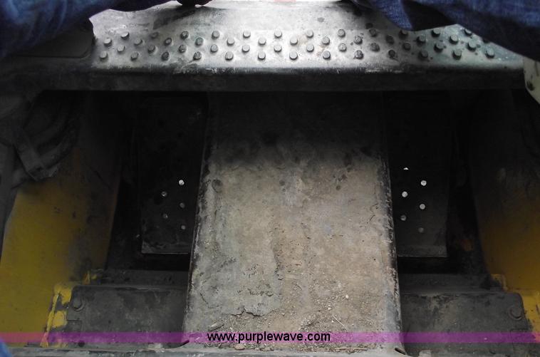 image for item C5938 2005 New Holland L185 skid steer