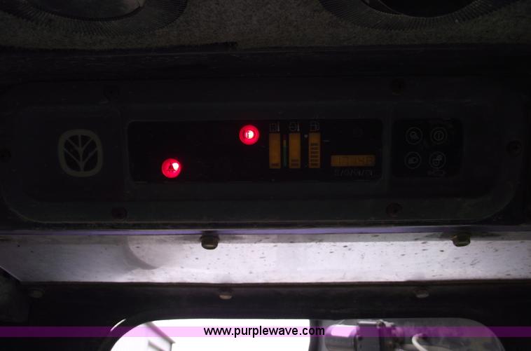 image for item C5938 2005 New Holland L185 skid steer