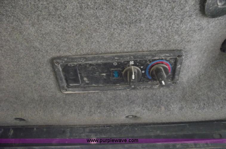 image for item C5938 2005 New Holland L185 skid steer