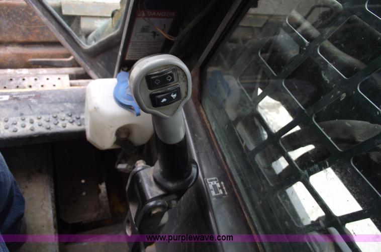 image for item C5938 2005 New Holland L185 skid steer