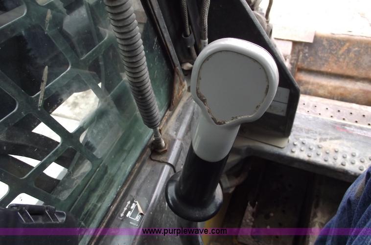 image for item C5938 2005 New Holland L185 skid steer