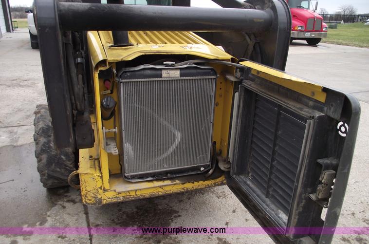 image for item C5938 2005 New Holland L185 skid steer