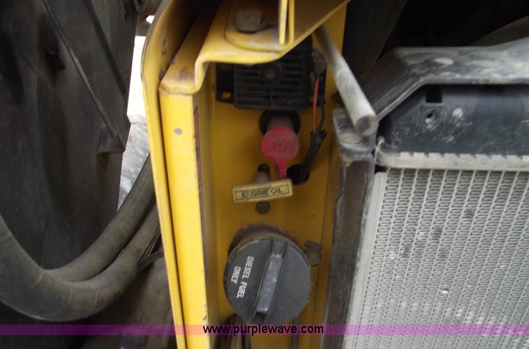 image for item C5938 2005 New Holland L185 skid steer