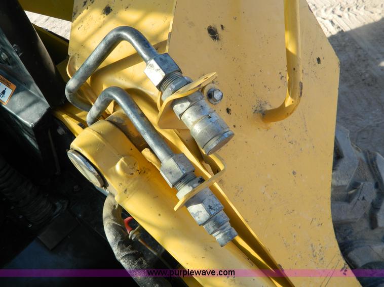 image for item D8646 2005 John Deere 325 skid steer