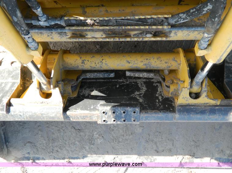 image for item D8646 2005 John Deere 325 skid steer