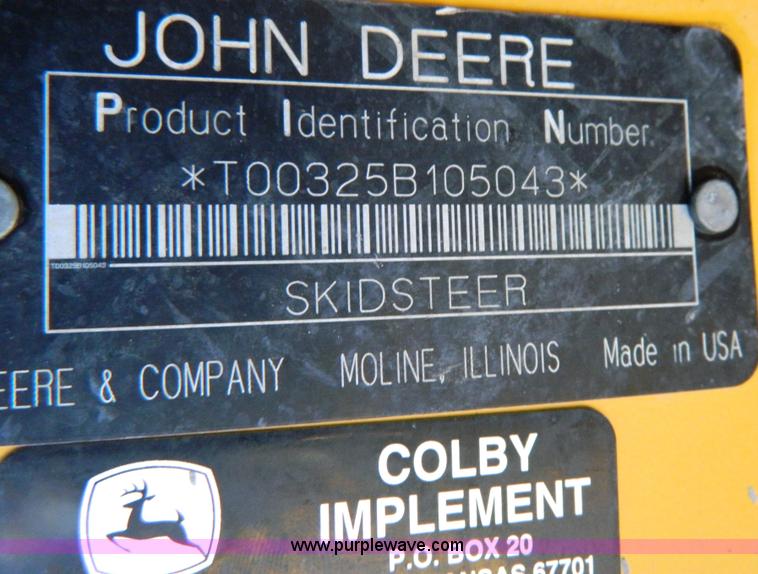 image for item D8646 2005 John Deere 325 skid steer