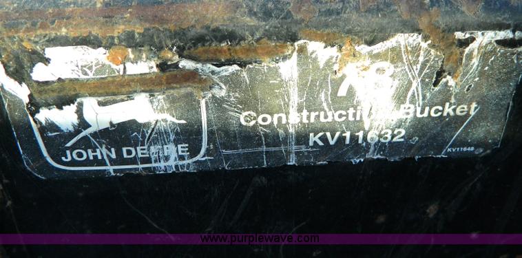 image for item D8646 2005 John Deere 325 skid steer