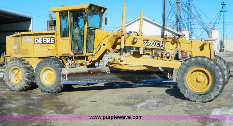 image for item D8659 1998 John Deere 770CH motor grader