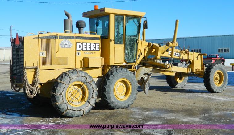 image for item D8659 1998 John Deere 770CH motor grader