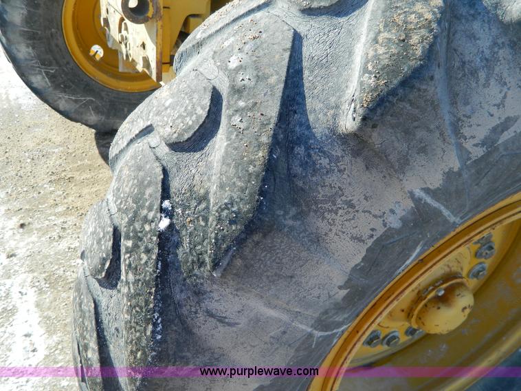 image for item D8659 1998 John Deere 770CH motor grader