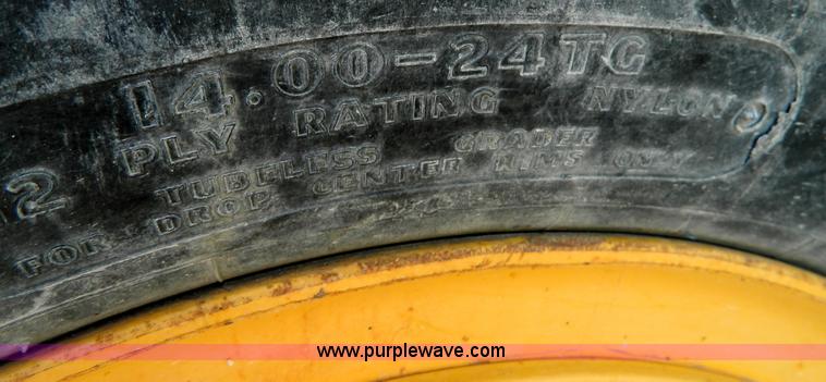 image for item D8659 1998 John Deere 770CH motor grader