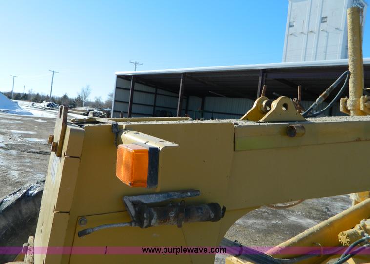 image for item D8659 1998 John Deere 770CH motor grader