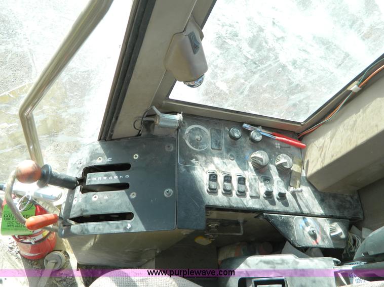 image for item D8659 1998 John Deere 770CH motor grader