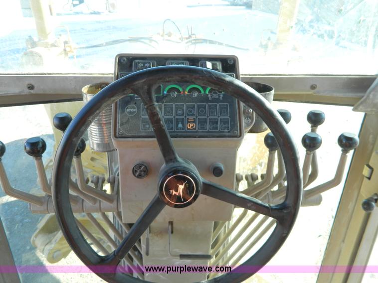 image for item D8659 1998 John Deere 770CH motor grader