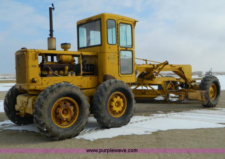 image for item D8666 1964 Caterpillar 12E motor grader