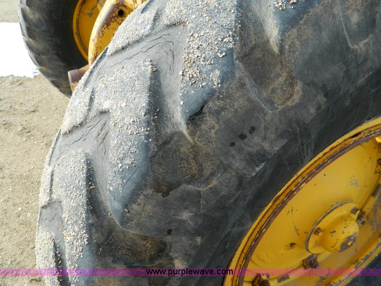 image for item D8666 1964 Caterpillar 12E motor grader