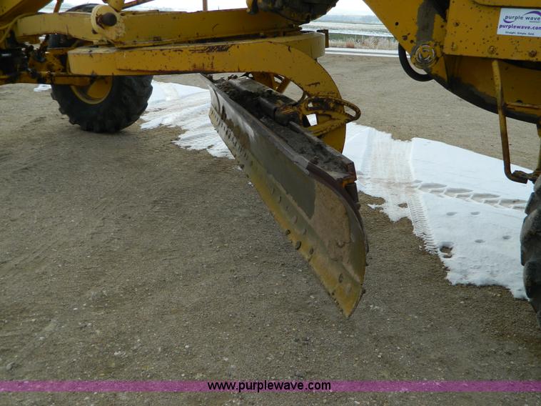 image for item D8666 1964 Caterpillar 12E motor grader