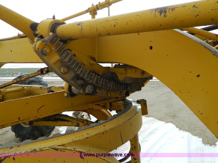 image for item D8666 1964 Caterpillar 12E motor grader