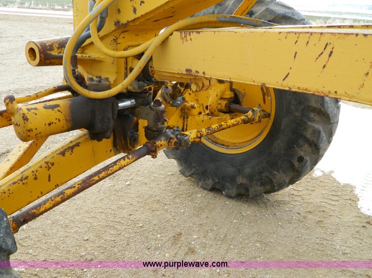 image for item D8666 1964 Caterpillar 12E motor grader