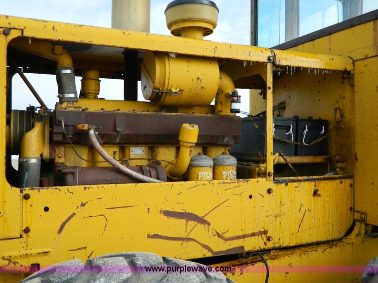 image for item D8666 1964 Caterpillar 12E motor grader