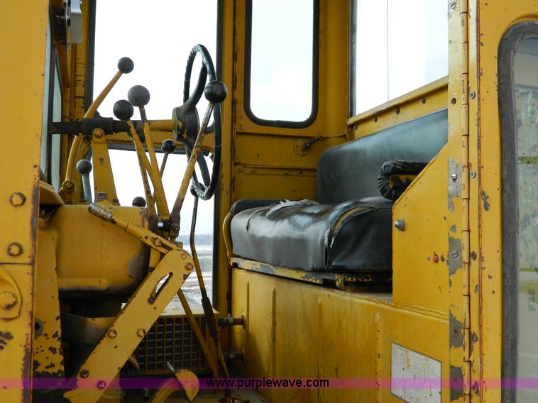 image for item D8666 1964 Caterpillar 12E motor grader