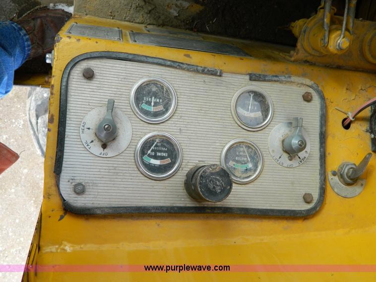 image for item D8666 1964 Caterpillar 12E motor grader