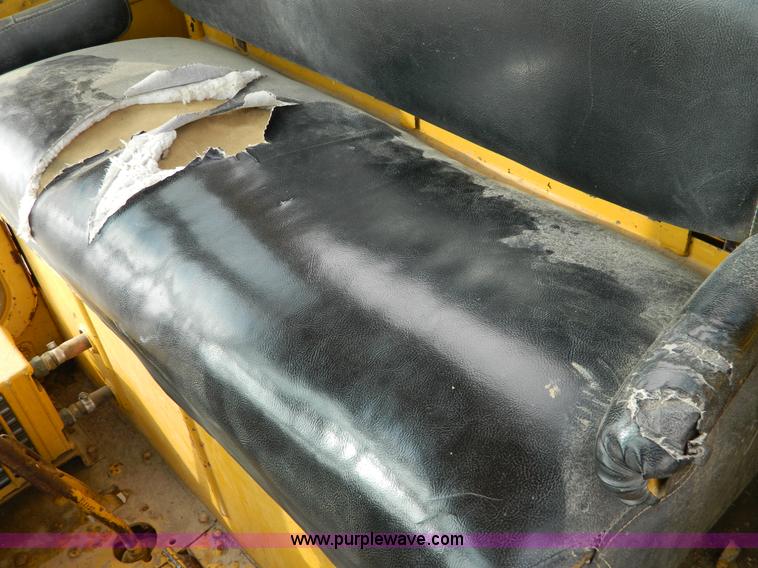 image for item D8666 1964 Caterpillar 12E motor grader