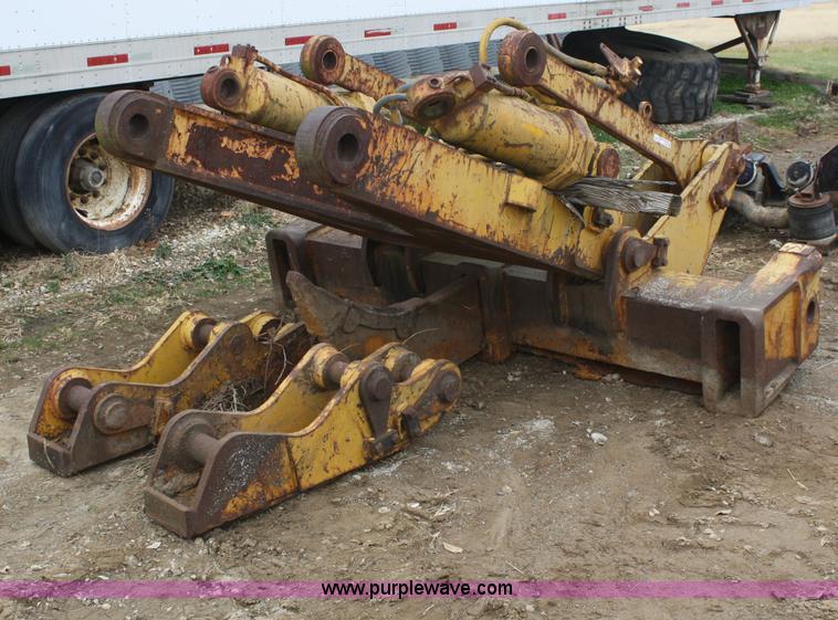 image for item H9503 Ripper attachment removed from D8H