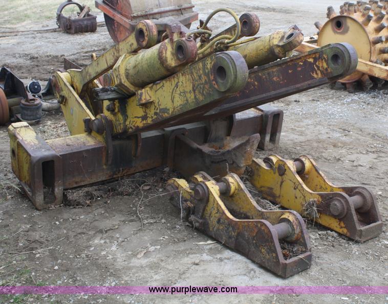 image for item H9503 Ripper attachment removed from D8H