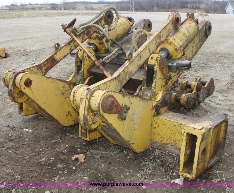 image for item H9503 Ripper attachment removed from D8H