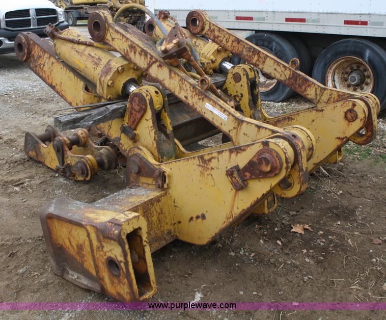 image for item H9503 Ripper attachment removed from D8H