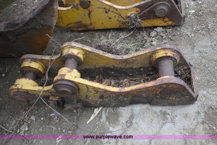 image for item H9503 Ripper attachment removed from D8H