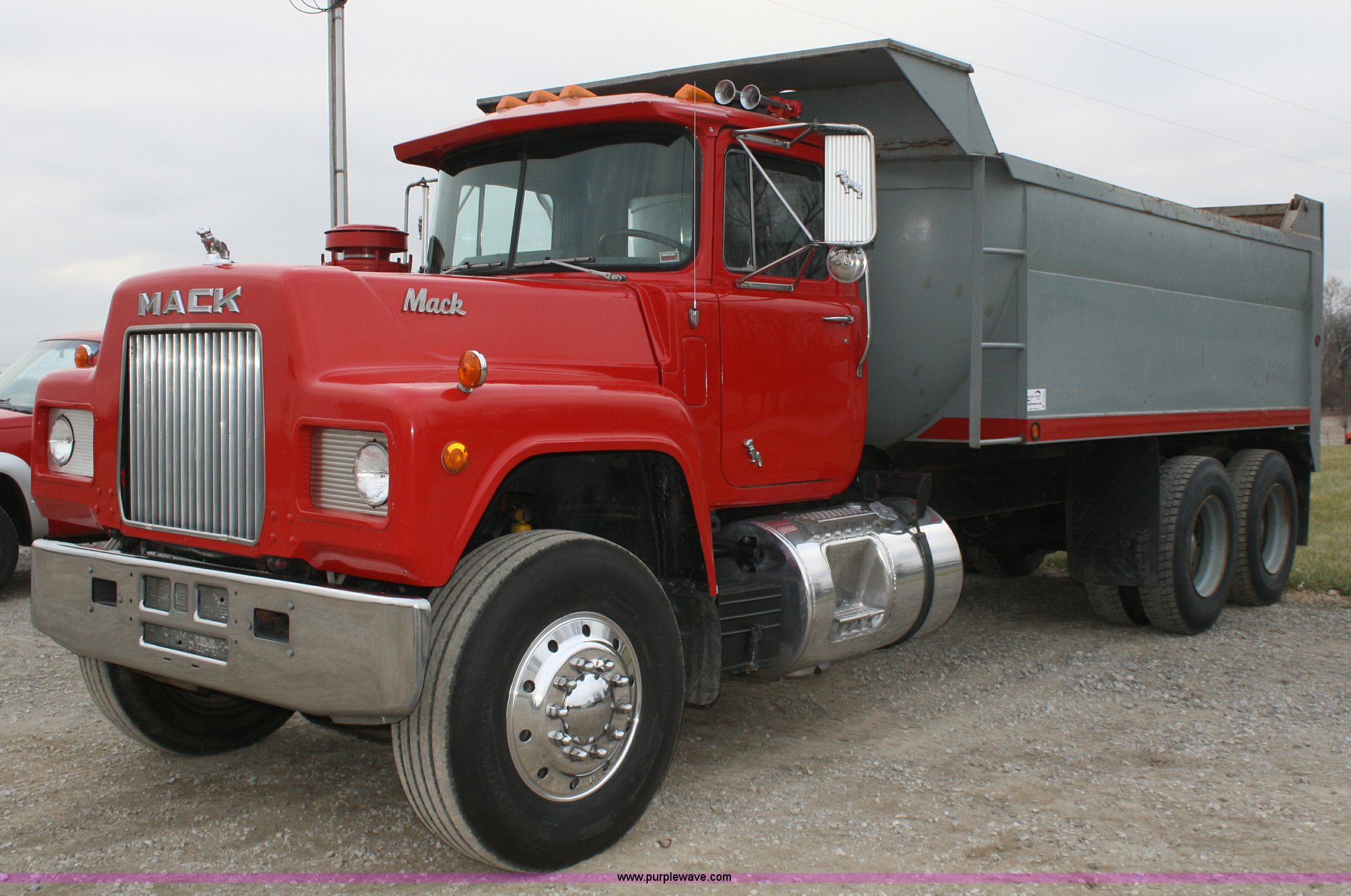 1978 Mack dump truck in Leavenworth, KS Item A6591 sold Purple Wave