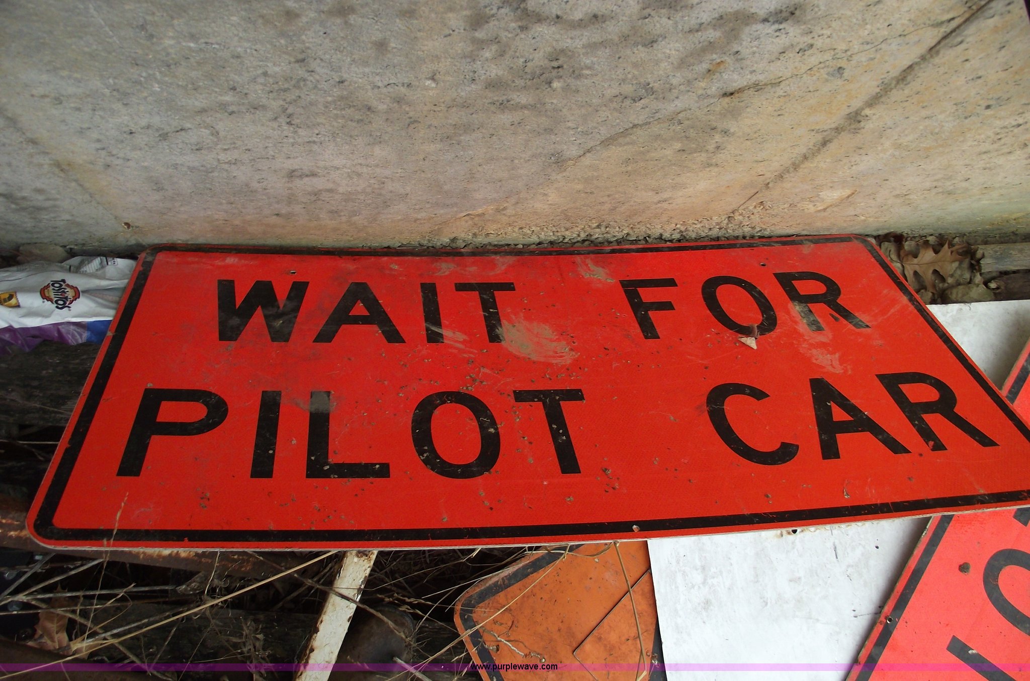 Assorted traffic signs in Columbia, MO Item C5871 sold Purple Wave