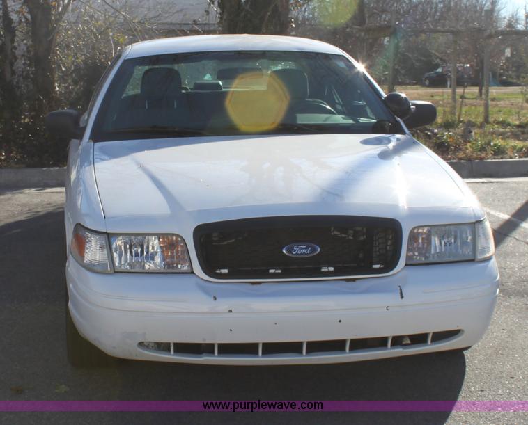 image for item A2575 2006 Ford Crown Victoria Police Interceptor