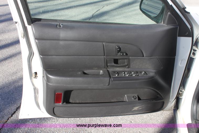 image for item A2575 2006 Ford Crown Victoria Police Interceptor