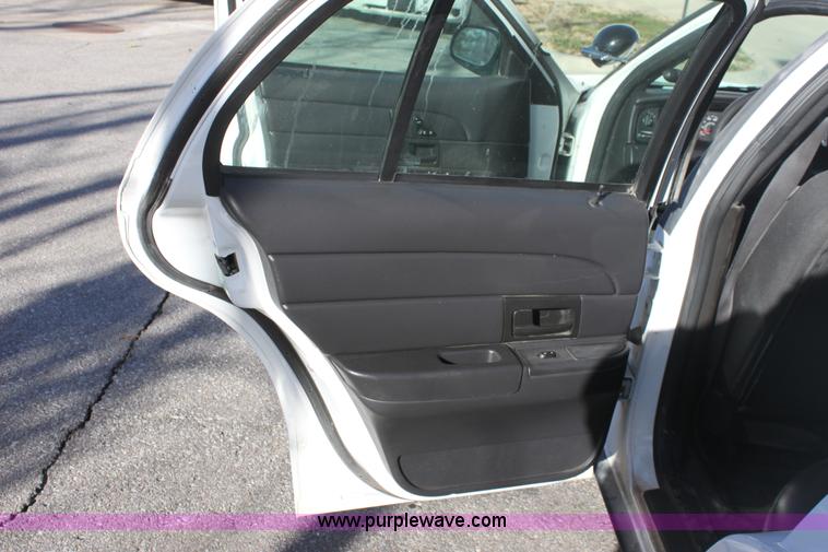 image for item A2575 2006 Ford Crown Victoria Police Interceptor