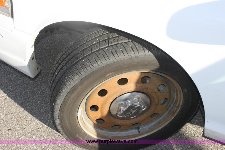 image for item A2575 2006 Ford Crown Victoria Police Interceptor