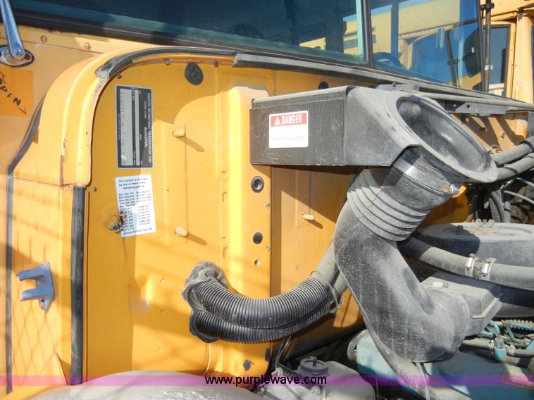 image for item A3358 1993 International 3700 school bus