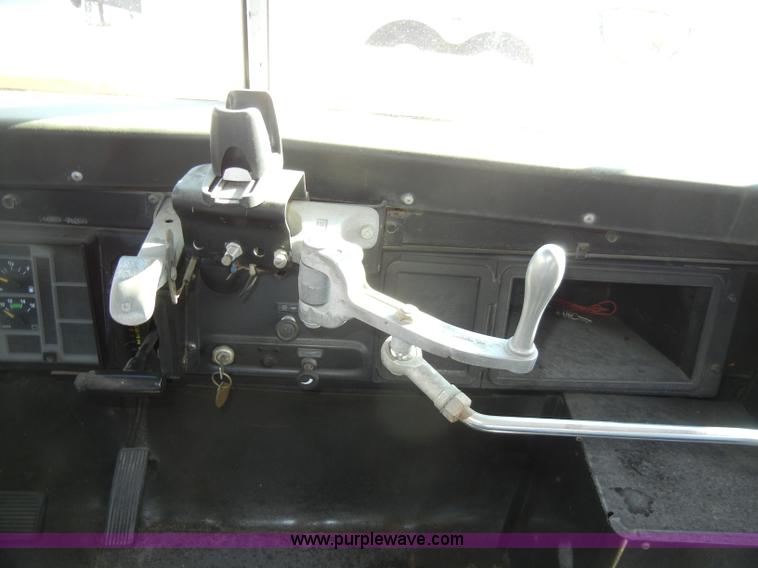 image for item A3359 1993 International 3700 school bus