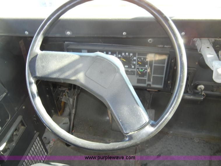 image for item A3359 1993 International 3700 school bus