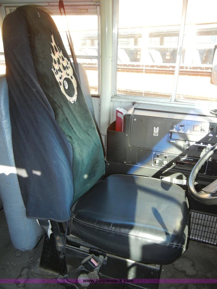 image for item A3359 1993 International 3700 school bus