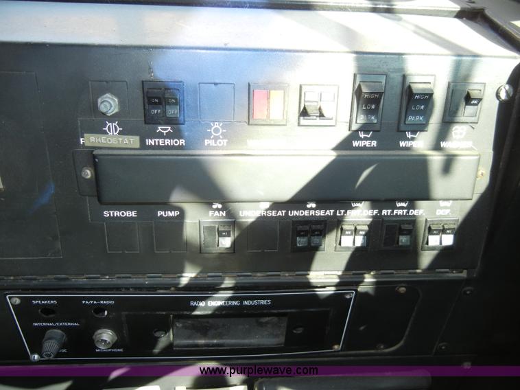 image for item A3359 1993 International 3700 school bus