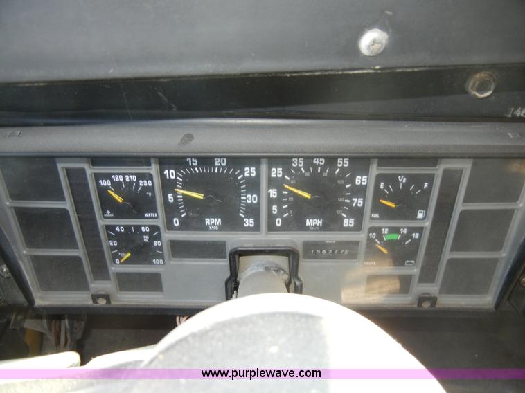 image for item A3359 1993 International 3700 school bus